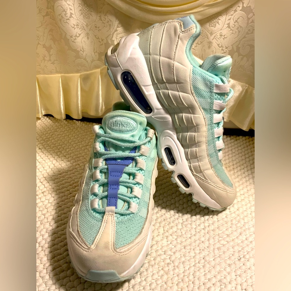 NIKE AIR